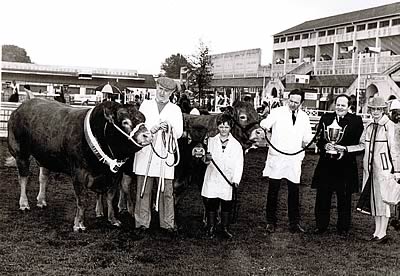 Royal Dublin Show Interbreed Beef Champions l/r Dr Rodger McCarrick, Raymond Crawford, Herbie Crawford and the late Mrs McCarrick being presented with the cup
